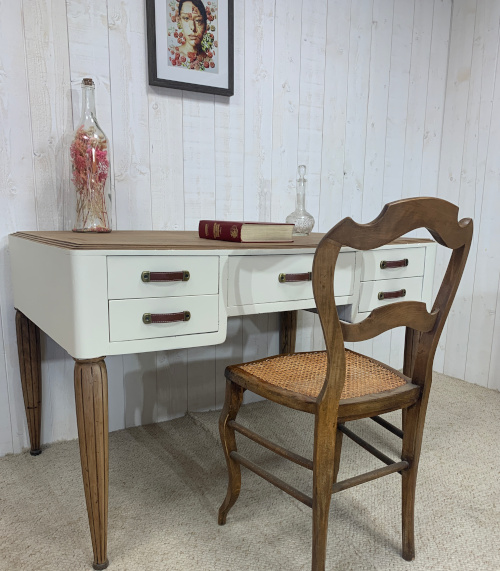 Bureau noyer fabriqué en France et réalisé par un artisan ébéniste.