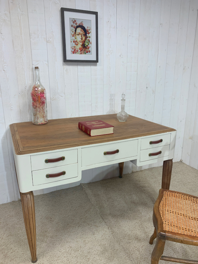 Bureau noyer fabriqué en France et réalisé par un artisan ébéniste.