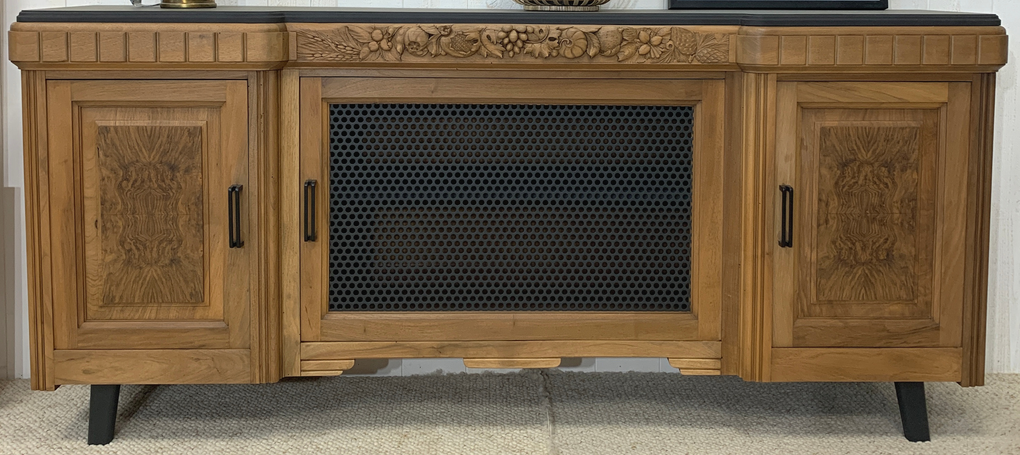 Enfilade en noyer et noir, meuble de type industriel, buffet de salon, meuble TV bois massif.