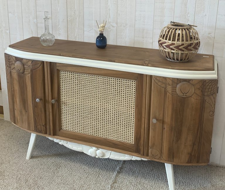 Buffet bohême et cannage, meuble TV et enfilade en noyer.