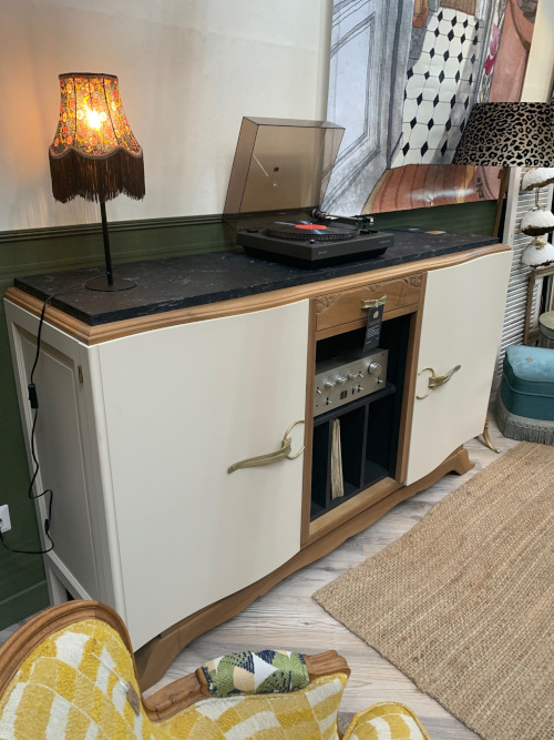 Meuble vinyles, buffet made in France et artisanal.